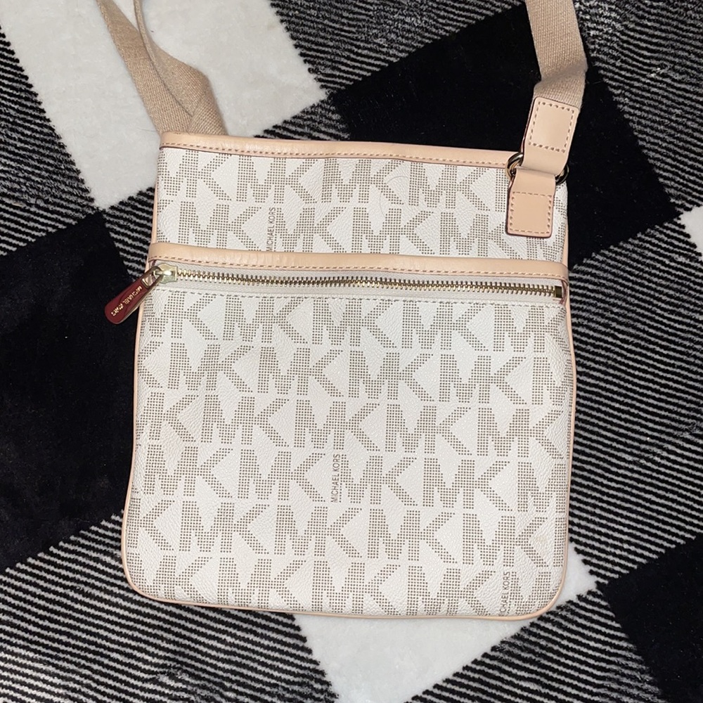 Michael Kors Vanilla Signature Crossbody Bag